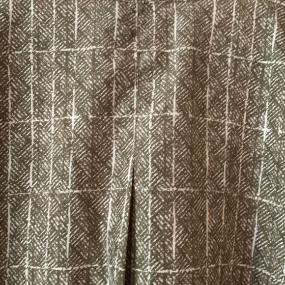 Cato Womens Plus Size 22/24W Green Printed Tunic Top With Short Sleeves & V-Neck - Picture 8 of 10